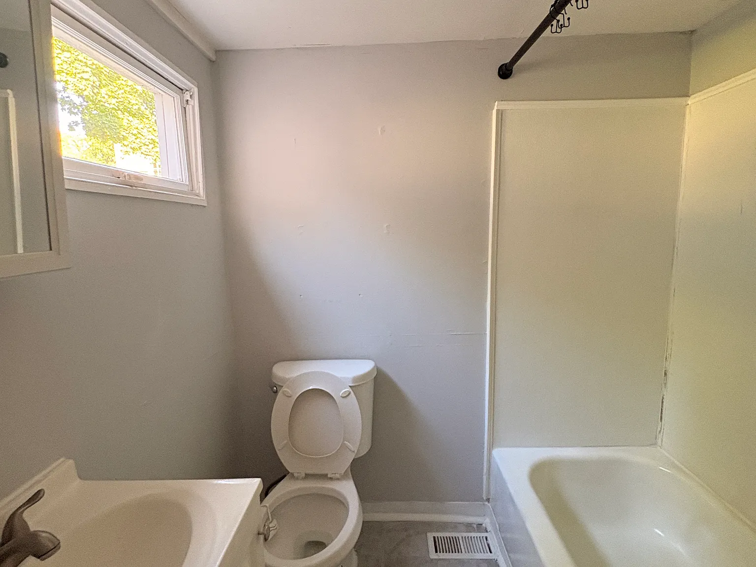 2 bed, 1092 sqft, $2,100 — Photo 4