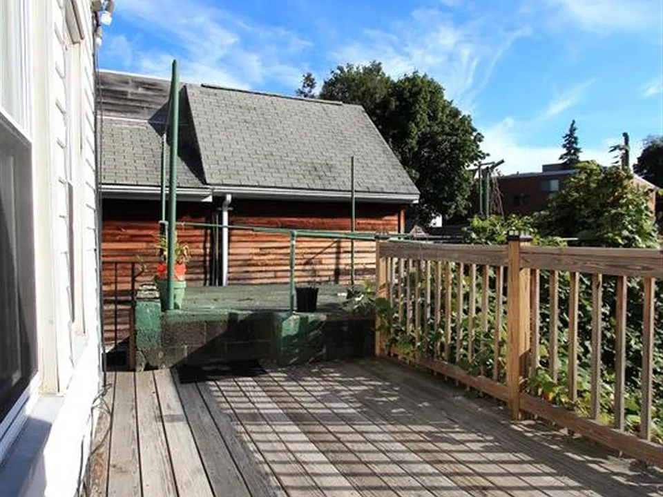 569 Main St #1