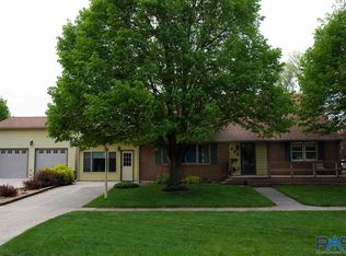 400 NW 5th St, Madison, SD 57042