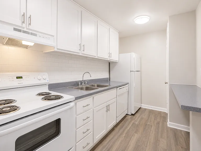 Modern Living in the Heart of Northlake — Photo 91