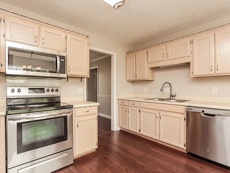 1004 Don Blair Dr — Photo 8