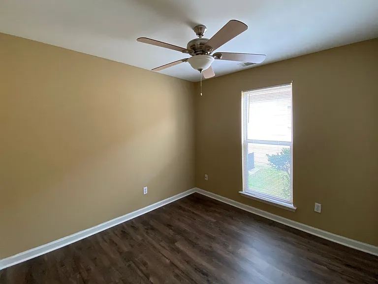 525 Fox Run Cir — Photo 12