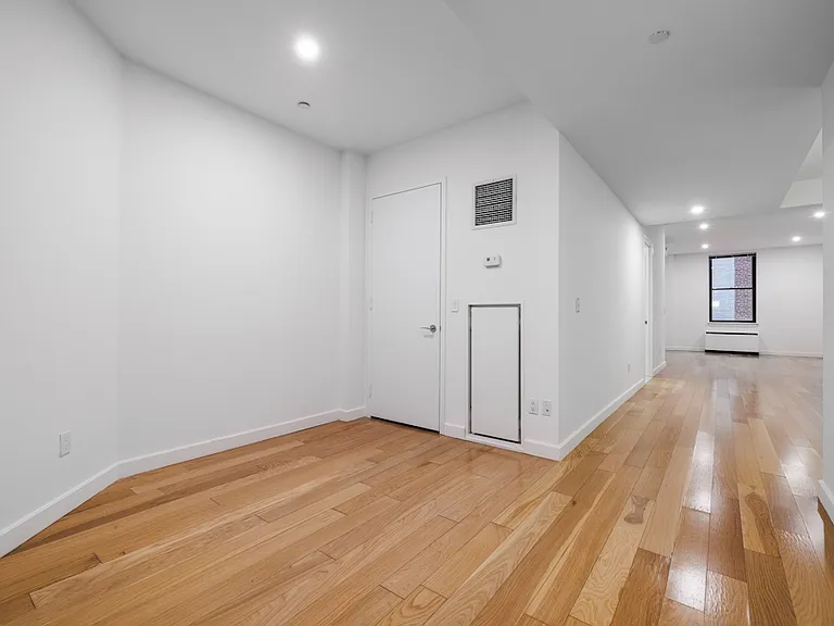 37 Wall St #12J — Photo 5