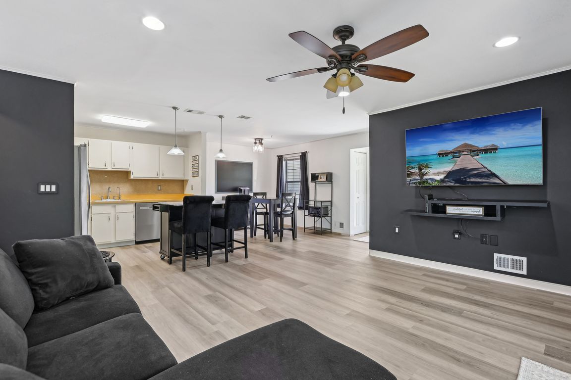 Larkspur Ln-0105-004.jpg