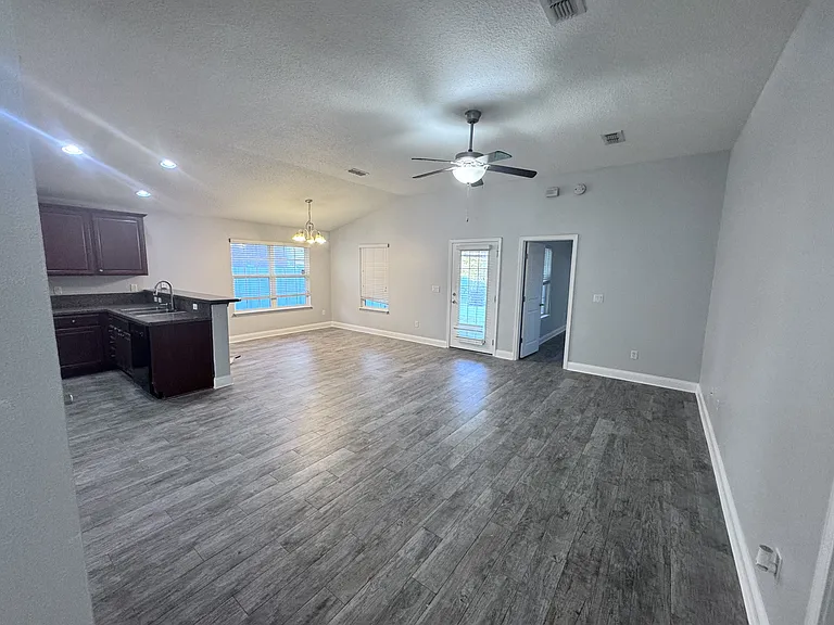 7565 Westland Oaks Dr — Photo 2