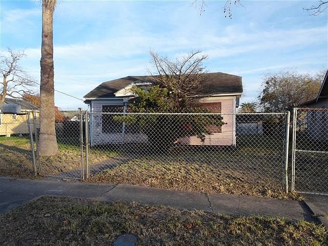 2nd image of 1904 Stillman Ave