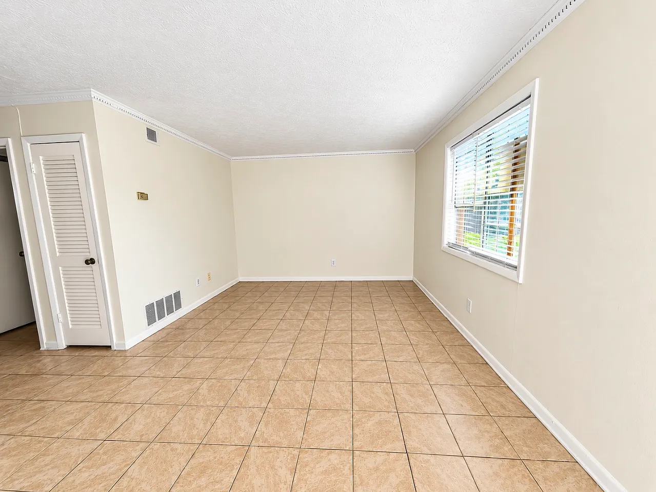 2 bed, 1180 sqft, $1,700 — Photo 3