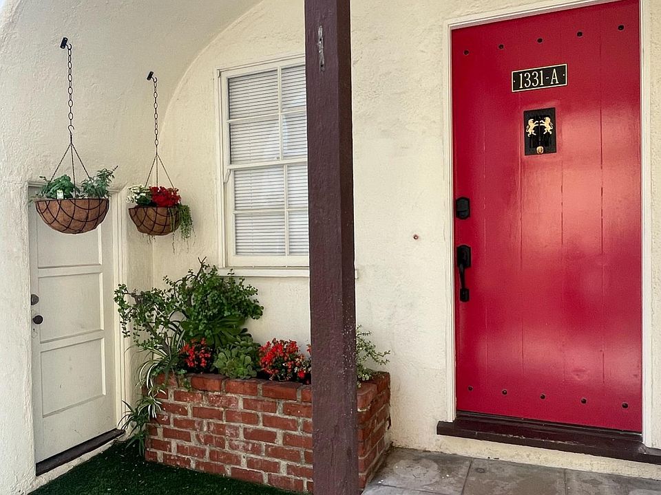 Entrance to unit (ground floor)