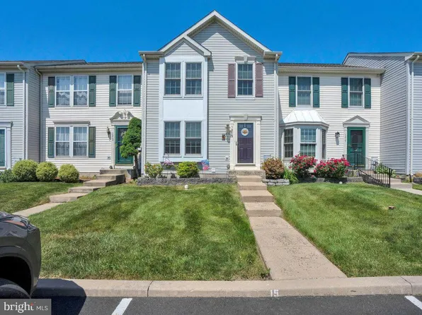 1215 Hunter Ln, Perkiomenville, PA 18074