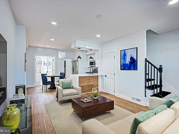 4th image of 1643 Lang Pl NE