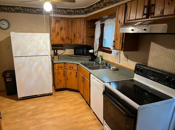 5 Edward St, Malone, NY 12953