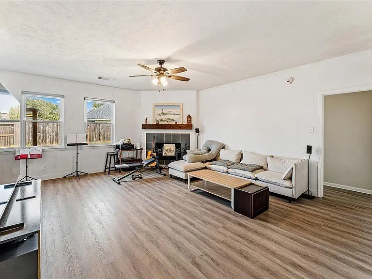 19106 Spring Meadows Ln — Photo 36