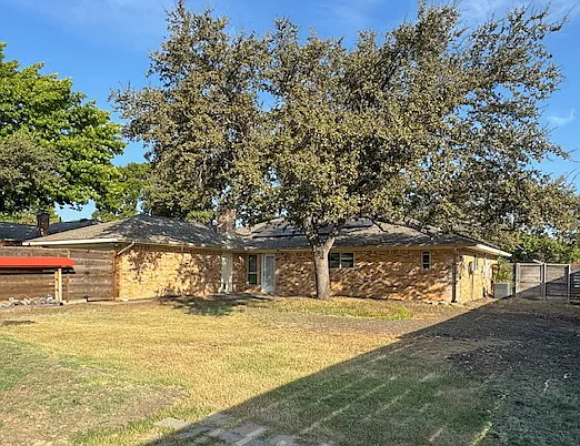 1946 Kensington Dr — Photo 24