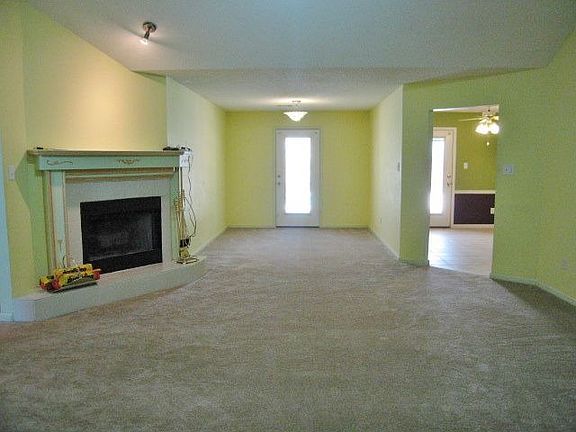 2nd image of 1121 Thornblade Dr