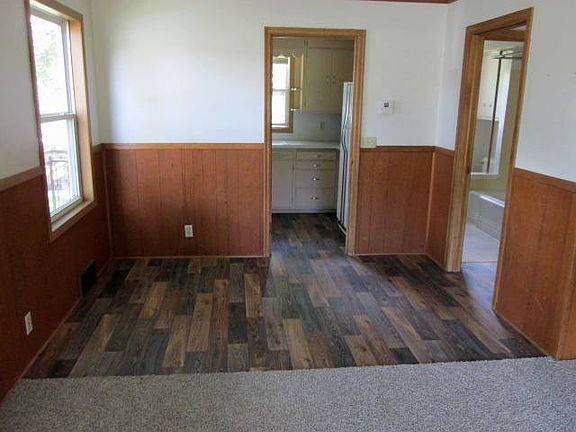 3rd image of 820 4th Ave S