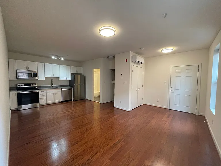 For Rent: Downtown Elegance at 605 Park Ave Your Urban Haven Awaits! — Photo 22