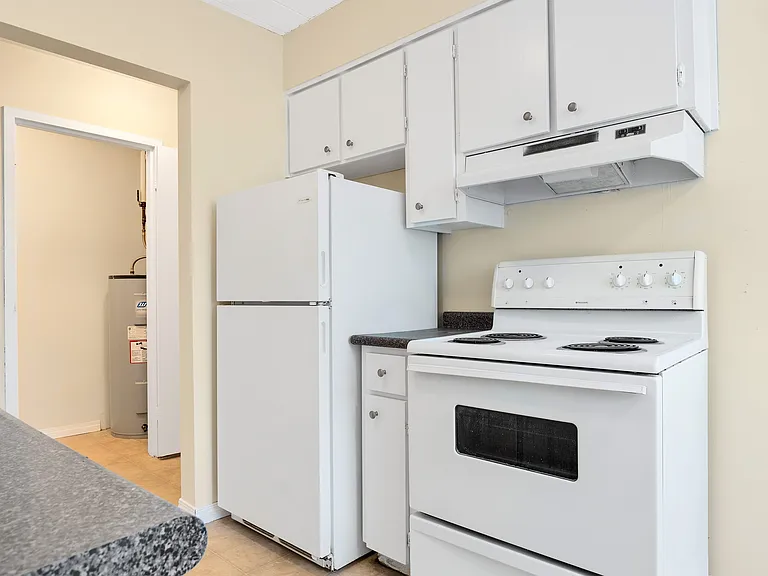 3410 Peter St — Photo 10