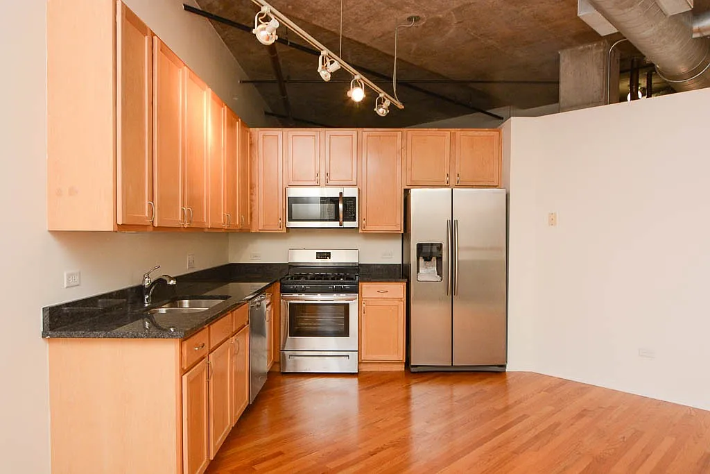 Astonishingly Beautiful 2 Bed, 2 Bath at Van Buren + Morgan (West Loop) — Photo 2