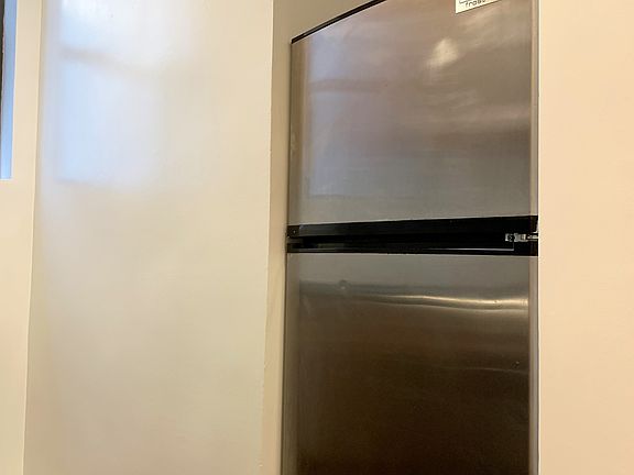 4th image of 214 E 11th St APT 2C