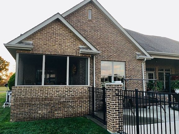 3rd image of 968 Crestwood Dr
