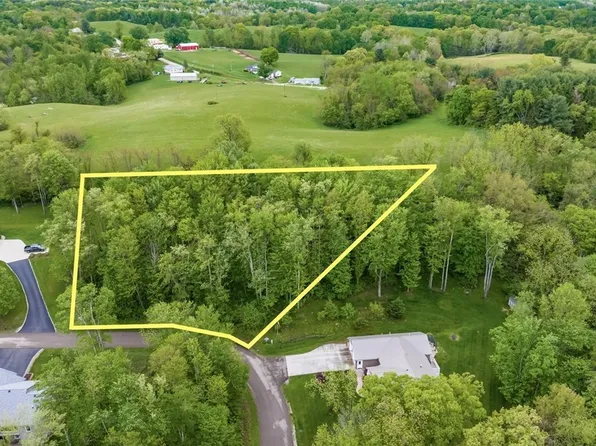 2950 Corbin Dr, Zanesville, OH 43701