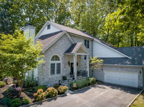 3 Ramapo Mountain Dr, Wanaque Boro, NJ 07465