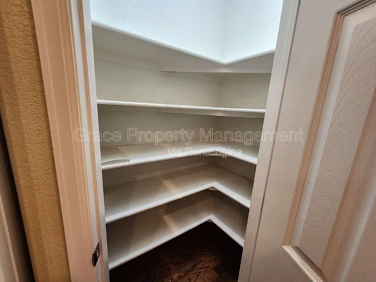 4731 Lucca Dr — Photo 6