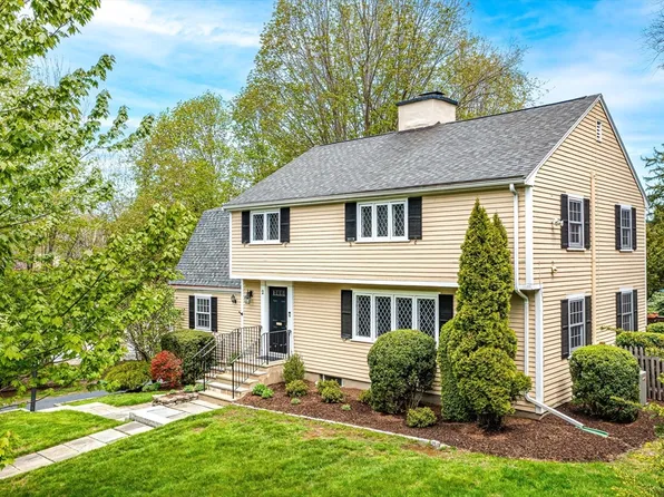 2 Longfellow Rd, Wellesley, MA 02481