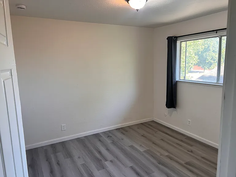 475 N Manila Ave — Photo 2