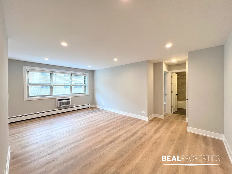 452 W Oakdale — Photo 42