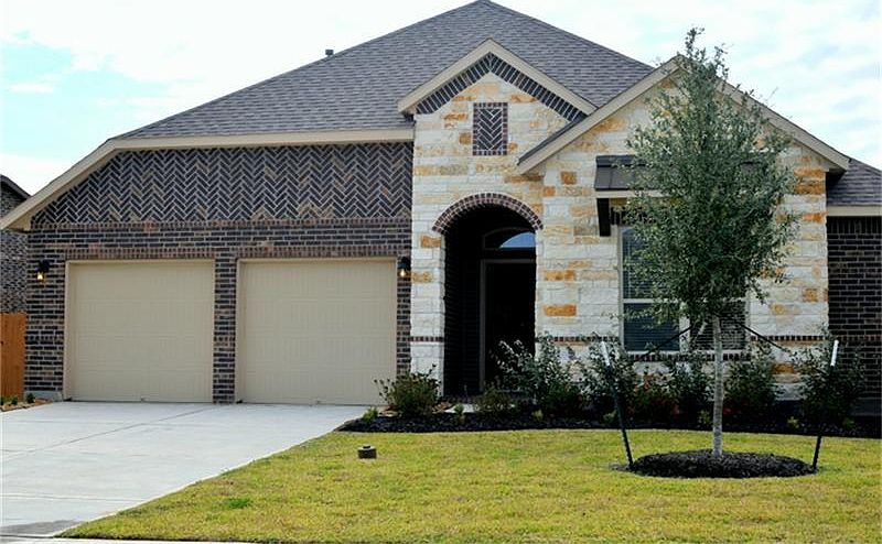 1st image of 983 Catania Ln