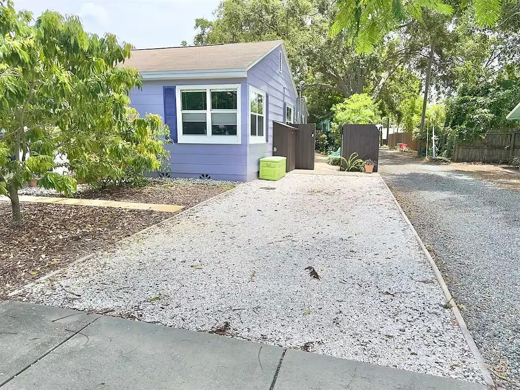 1 bed, 1.0 bath, 800 sqft, $2,100 — Photo 1