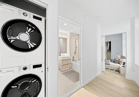 3rd image of 90 John St #1210