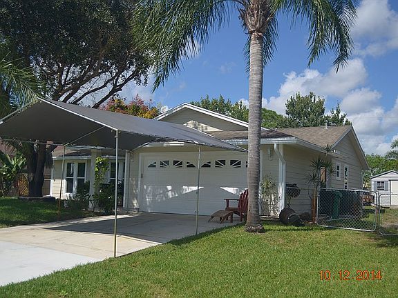 3rd image of 807 SW Jennifer Ter
