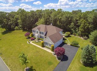 5 Mackenzie Ct, Freehold, NJ 07728