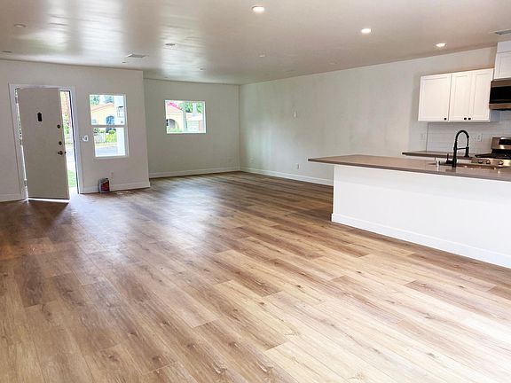 4th image of 14338 Emelita St