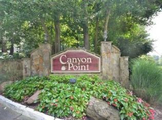 3211 Canyon Point Cir, Roswell, GA 30076
