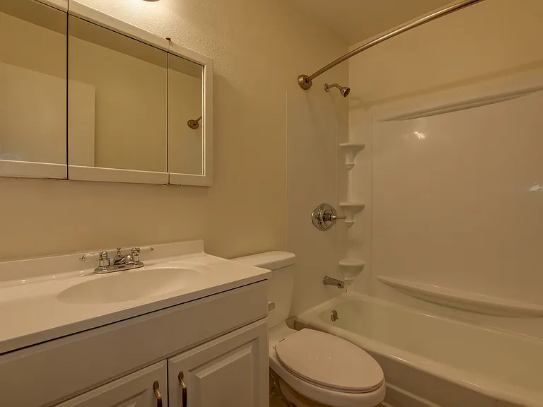 806 Campbell St — Photo 15