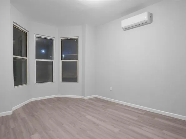 2448 Webb Avenue image 10 of 27