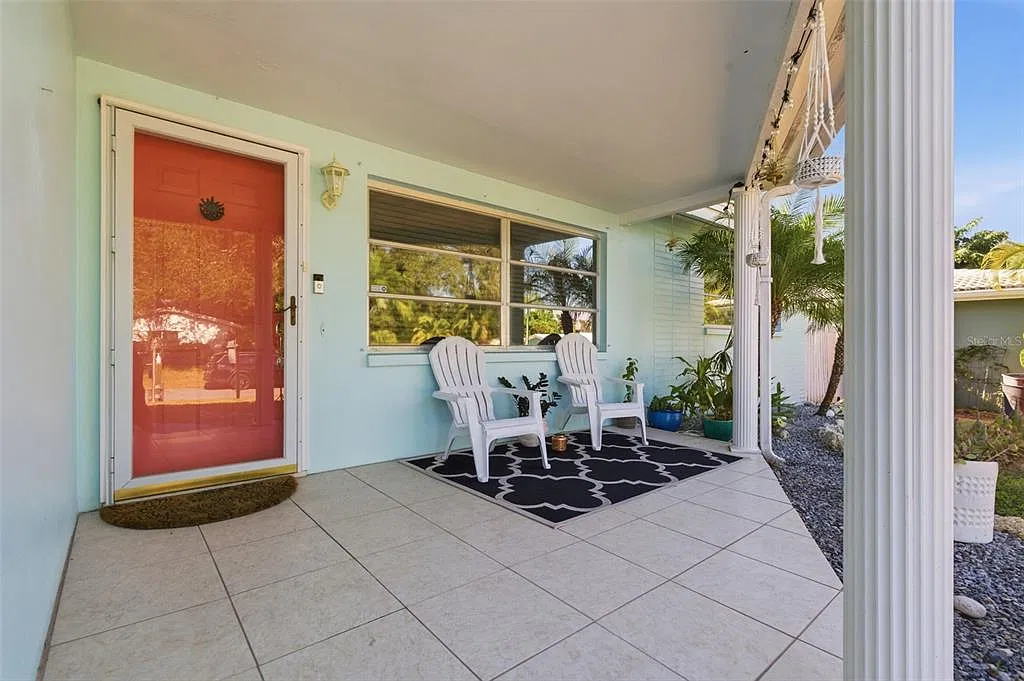 3 bed, 2.0 bath, 1394 sqft, $2,800 — Photo 3