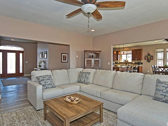 4th image of 1156 Jacobsen Ln