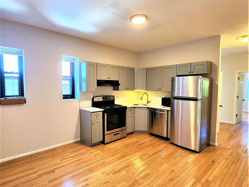 Large Kitchen area with space for table