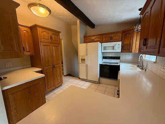 3rd image of 5985 Wooster Pike