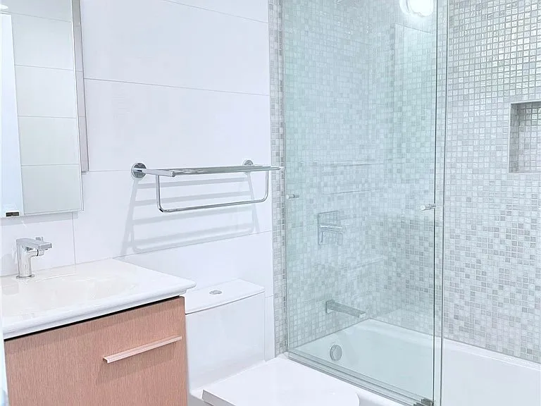 1729 S Barrington Ave #3 — Photo 15