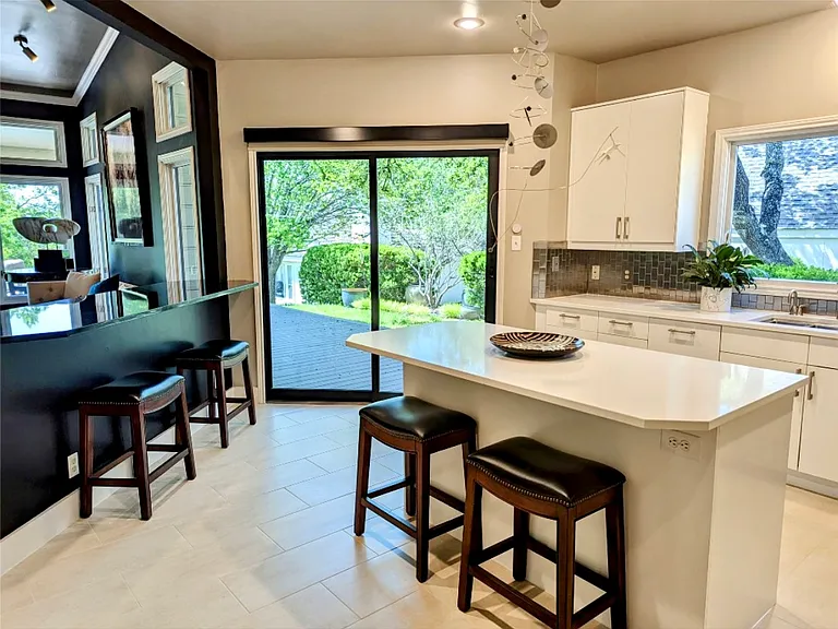 303 Golf Crest Ln — Photo 10