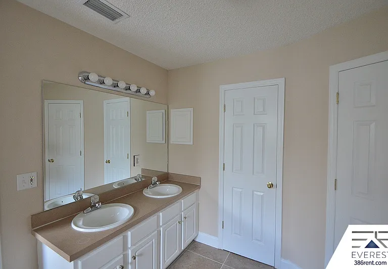 30 Lancelot Dr — Photo 19