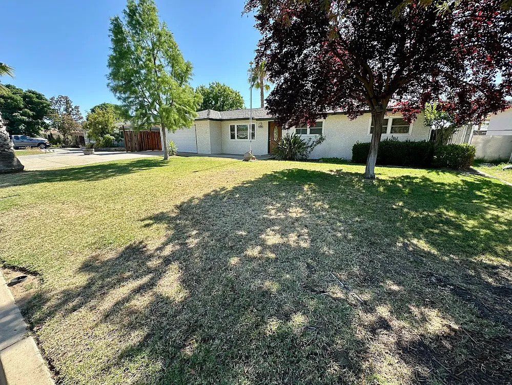 3 bed, 1276 sqft, $2,200 — Photo 3