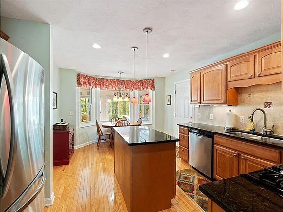 3rd image of 75 Woodmark Way