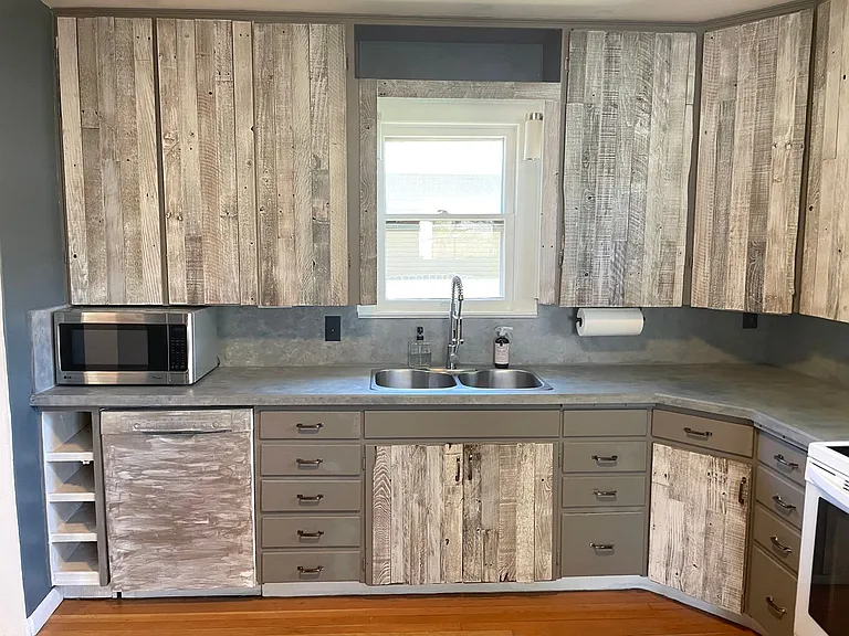2411 W Woodlawn Ave — Photo 5
