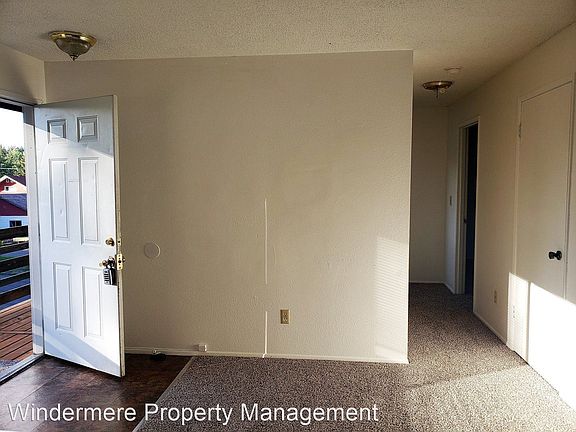 5th image of 313 S Charleston Ave W